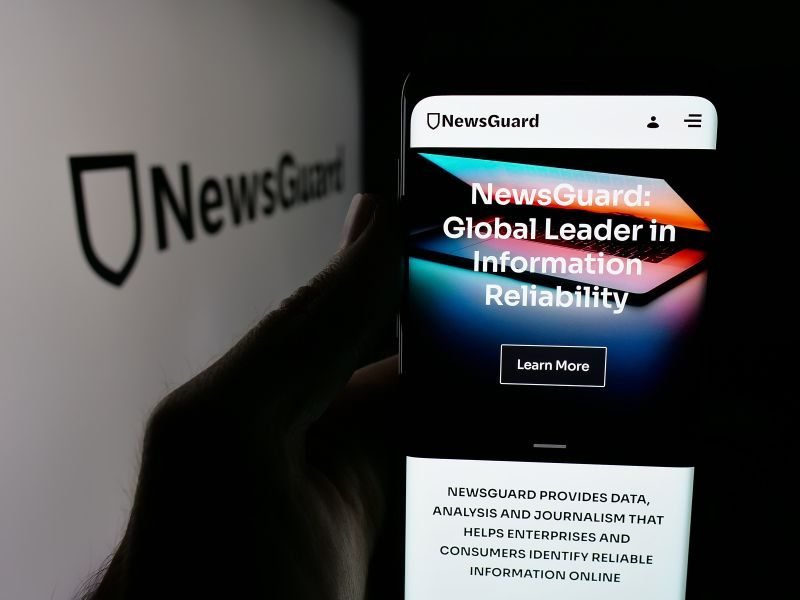 NewsGuard paga publishers por citações em novo chatbot na Europa